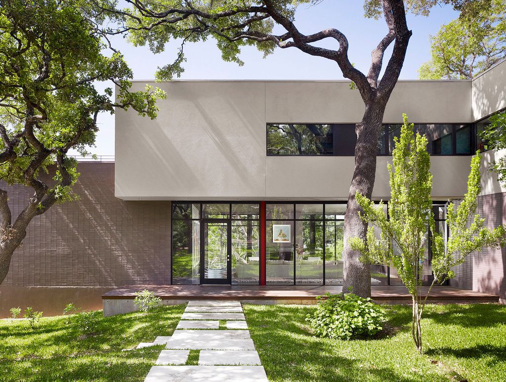 West Lake Hills Residence with impressive landscape by Specht Architects