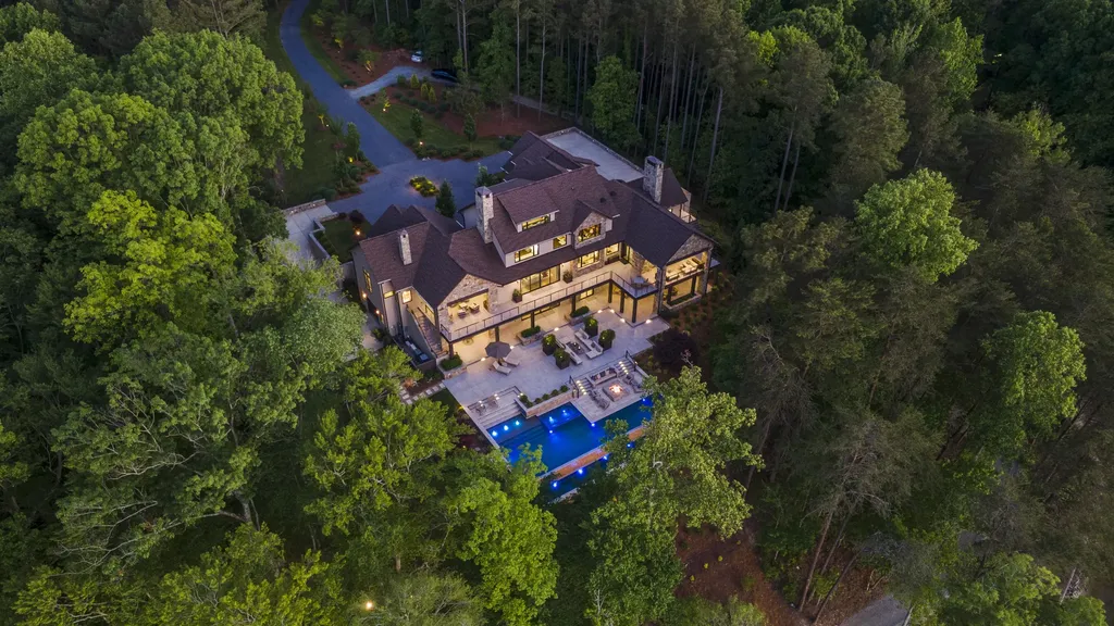 125 Quiet Waters Drive Home in Mooresville, North Carolina. Embark on a journey of timeless elegance and unrivaled luxury at 125 Quiet Waters Drive, Mooresville, NC 28117. Quiet Waters is not just a residence; it is a testament to the art of living, where tranquility, sophistication, and natural beauty intertwine to create an unforgettable masterpiece.