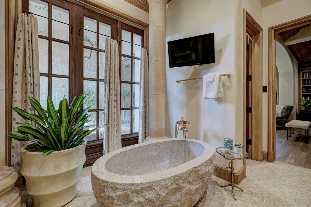 14200 Gaillardia Lane Home in Oklahoma City, Oklahoma. Nestled within the prestigious and privately gated Gaillardia Estates, this extraordinary estate designed by Jim Frazier is a true masterpiece. Situated on 3 private acres, it offers breathtaking panoramic views of holes #3 and #10 on the acclaimed Arthur Hill's Gaillardia Golf Course.
