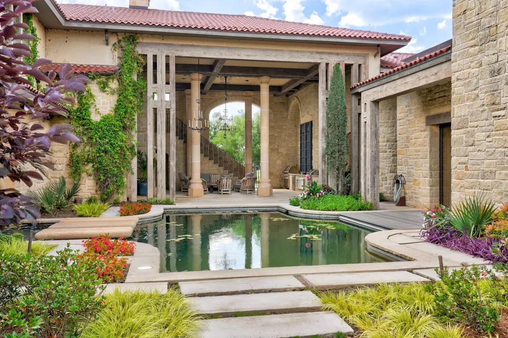 14200 Gaillardia Lane Home in Oklahoma City, Oklahoma. Nestled within the prestigious and privately gated Gaillardia Estates, this extraordinary estate designed by Jim Frazier is a true masterpiece. Situated on 3 private acres, it offers breathtaking panoramic views of holes #3 and #10 on the acclaimed Arthur Hill's Gaillardia Golf Course.