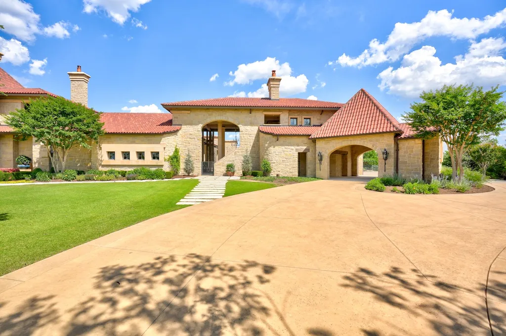 14200 Gaillardia Lane Home in Oklahoma City, Oklahoma. Nestled within the prestigious and privately gated Gaillardia Estates, this extraordinary estate designed by Jim Frazier is a true masterpiece. Situated on 3 private acres, it offers breathtaking panoramic views of holes #3 and #10 on the acclaimed Arthur Hill's Gaillardia Golf Course.