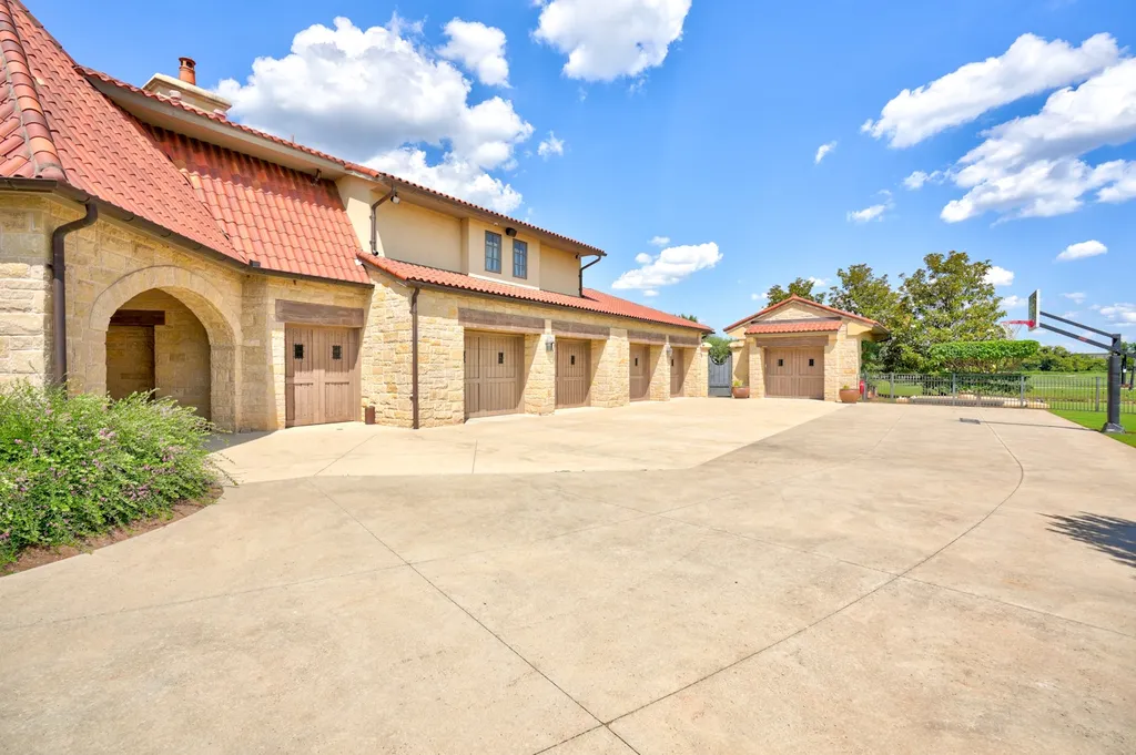 14200 Gaillardia Lane Home in Oklahoma City, Oklahoma. Nestled within the prestigious and privately gated Gaillardia Estates, this extraordinary estate designed by Jim Frazier is a true masterpiece. Situated on 3 private acres, it offers breathtaking panoramic views of holes #3 and #10 on the acclaimed Arthur Hill's Gaillardia Golf Course.