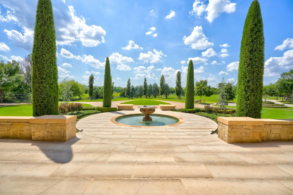 14200 Gaillardia Lane Home in Oklahoma City, Oklahoma. Nestled within the prestigious and privately gated Gaillardia Estates, this extraordinary estate designed by Jim Frazier is a true masterpiece. Situated on 3 private acres, it offers breathtaking panoramic views of holes #3 and #10 on the acclaimed Arthur Hill's Gaillardia Golf Course.