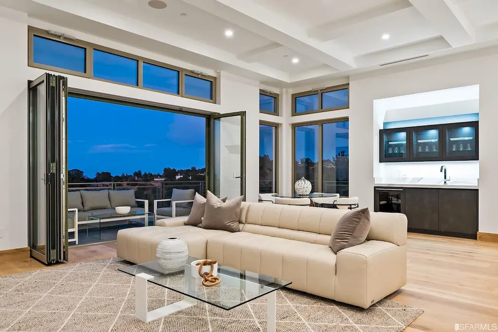 165 Woodridge Road Home in Hillsborough, California. Situated on 2.19 acres, this brand new state-of-the-art construction in Northern California boasts unobstructed, panoramic views as far as the eye can see. The architectural marvel features 26-ft high curved ceilings, rounded walls, and floor-to-ceiling windows, bathing the interior in natural light and showcasing breathtaking 180-degree bay and canyon vistas. Step onto the stunning limestone terrace, where a curved pool with a dancing water feature, spa, built-in Kalamazoo bbq station, outdoor shower, and access to a luxurious 2-bedroom, 2-bath guest house await. 