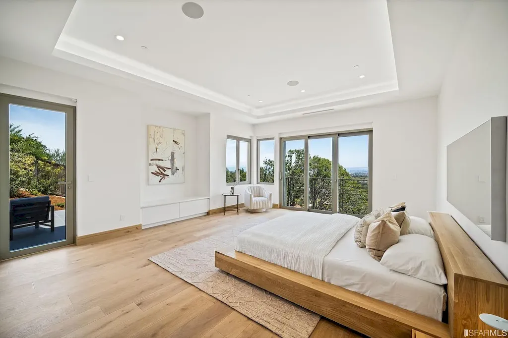 165 Woodridge Road Home in Hillsborough, California. Situated on 2.19 acres, this brand new state-of-the-art construction in Northern California boasts unobstructed, panoramic views as far as the eye can see. The architectural marvel features 26-ft high curved ceilings, rounded walls, and floor-to-ceiling windows, bathing the interior in natural light and showcasing breathtaking 180-degree bay and canyon vistas. Step onto the stunning limestone terrace, where a curved pool with a dancing water feature, spa, built-in Kalamazoo bbq station, outdoor shower, and access to a luxurious 2-bedroom, 2-bath guest house await. 
