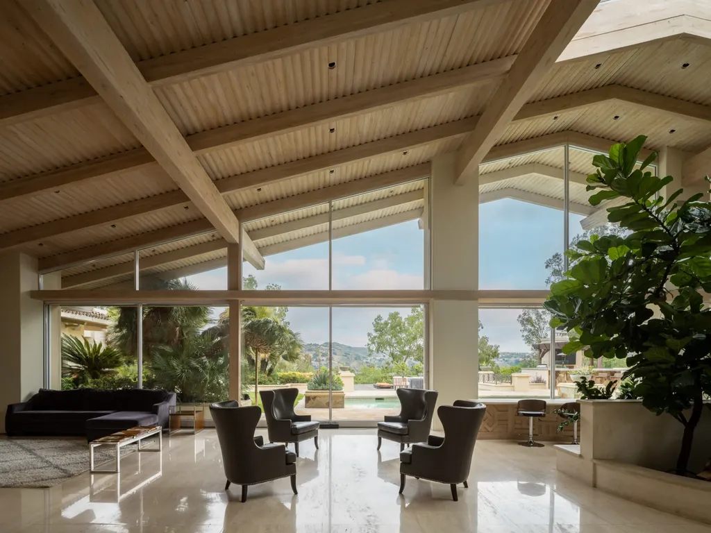 25120 Jim Bridger Road Home in Hidden Hills, California. Situated on a spacious lot of nearly one and a half acres in the prestigious Ashley Ridge enclave of Hidden Hills, a guard-gated community, this custom-designed estate spans 16,000 square feet and showcases impeccable details against a backdrop of breathtaking canyon views.