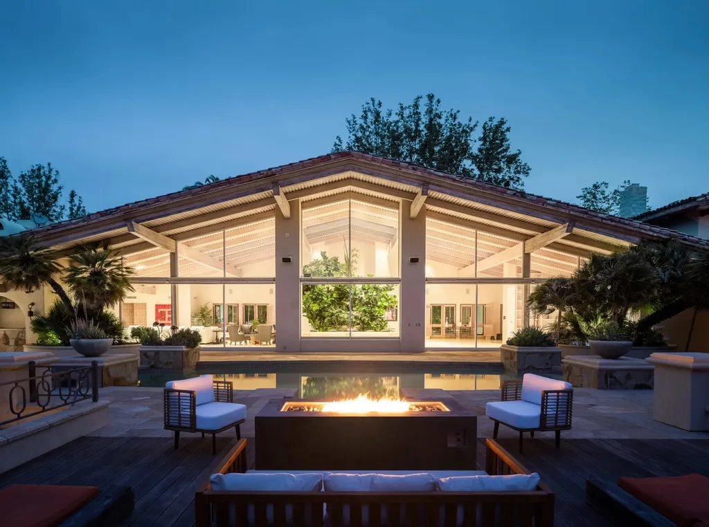 25120 Jim Bridger Road Home in Hidden Hills, California. Situated on a spacious lot of nearly one and a half acres in the prestigious Ashley Ridge enclave of Hidden Hills, a guard-gated community, this custom-designed estate spans 16,000 square feet and showcases impeccable details against a backdrop of breathtaking canyon views.