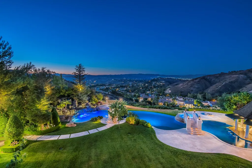 25365 Prado De La Felicidad Home in Calabasas, California. Calabasas, California - Prepare to be captivated by one of the most stunning properties in all of Calabasas. This extraordinary architectural masterpiece showcases French influence and design, nestled behind the prestigious second gate in The Estates at The Oaks. Situated on over 1.1 acres of land and boasting panoramic city and mountain views, this residence is a true testament to luxury and craftsmanship.