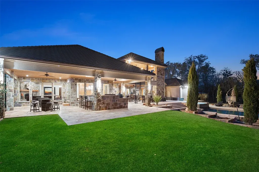 Experience the perfect blend of Texas Hill Country charm and modern urban living in this exceptional 5-bedroom, 6-bathroom home located on a peaceful cul-de-sac and nestled on 2.3 acres of scenic beauty, with the added advantage of being adjacent to an equestrian farm. The thoughtfully designed interiors showcase light woods, warm stones, and expansive windows, creating inviting and bright spaces throughout.