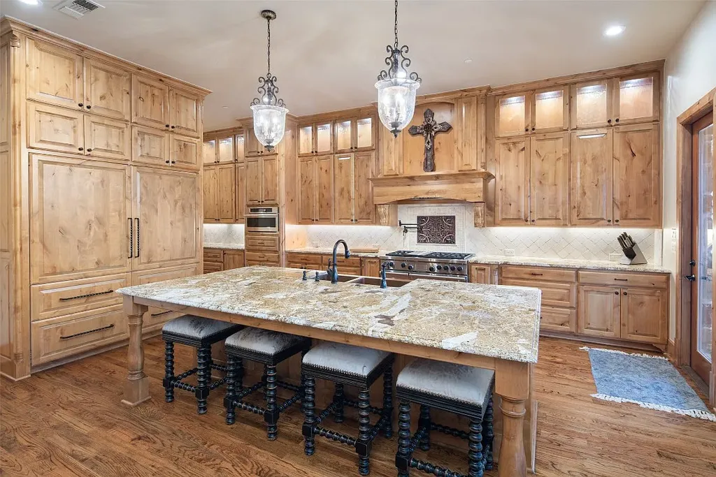 Experience the perfect blend of Texas Hill Country charm and modern urban living in this exceptional 5-bedroom, 6-bathroom home located on a peaceful cul-de-sac and nestled on 2.3 acres of scenic beauty, with the added advantage of being adjacent to an equestrian farm. The thoughtfully designed interiors showcase light woods, warm stones, and expansive windows, creating inviting and bright spaces throughout.