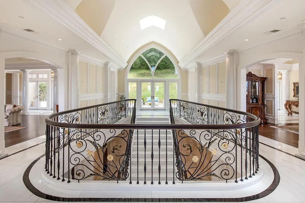 490 Las Pulgas Drive Home in Woodside, California. Step into a world of opulence and European elegance in this extraordinary residence situated on 5.32 acres of private gated land. Crafted with impeccable attention to detail by renowned builder Markay Johnson in 2014, this home offers breathtaking views of the San Francisco Bay. 