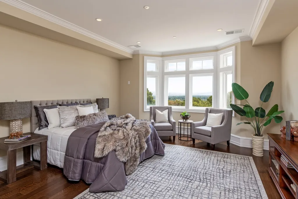 490 Las Pulgas Drive Home in Woodside, California. Step into a world of opulence and European elegance in this extraordinary residence situated on 5.32 acres of private gated land. Crafted with impeccable attention to detail by renowned builder Markay Johnson in 2014, this home offers breathtaking views of the San Francisco Bay. 