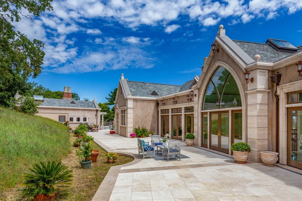 490 Las Pulgas Drive Home in Woodside, California. Step into a world of opulence and European elegance in this extraordinary residence situated on 5.32 acres of private gated land. Crafted with impeccable attention to detail by renowned builder Markay Johnson in 2014, this home offers breathtaking views of the San Francisco Bay. 
