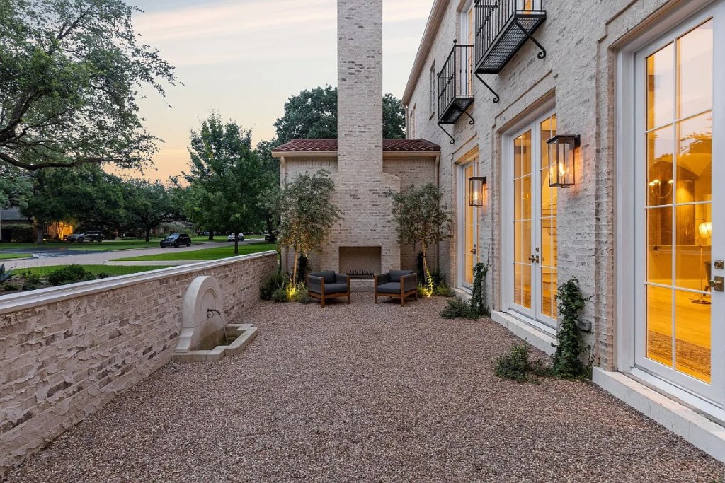 6006 Lupton Dr Dallas TX 75225 19