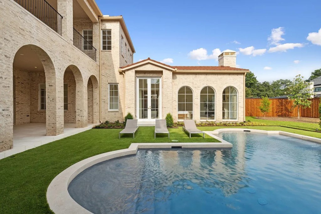 6006 Lupton Dr Dallas TX 75225 20