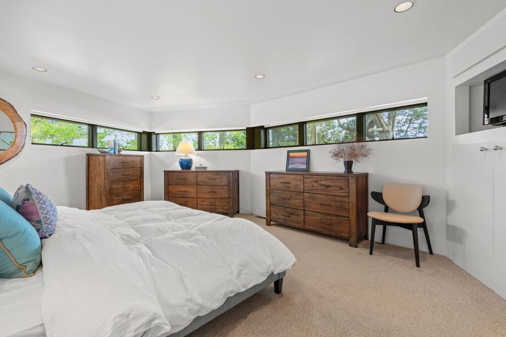A Captivating Island Sanctuary in Duxbury MA Unmatched Privacy and Enduring Beauty Listed at 4 31