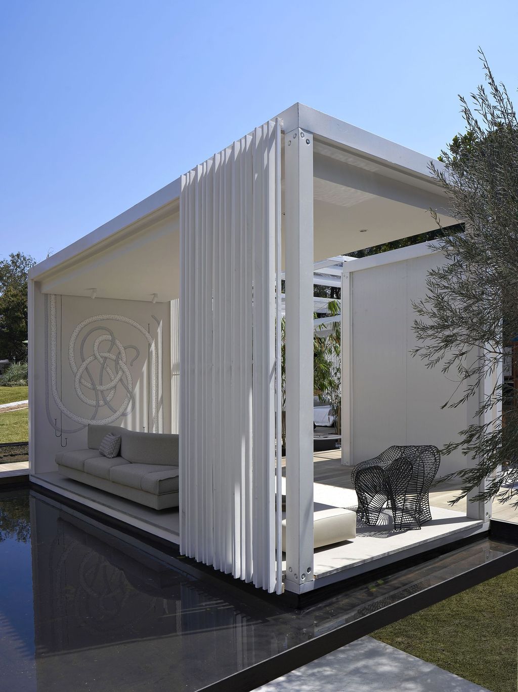 Acqua House with simplicity & functionality by Cristina Menezes Arquitetura