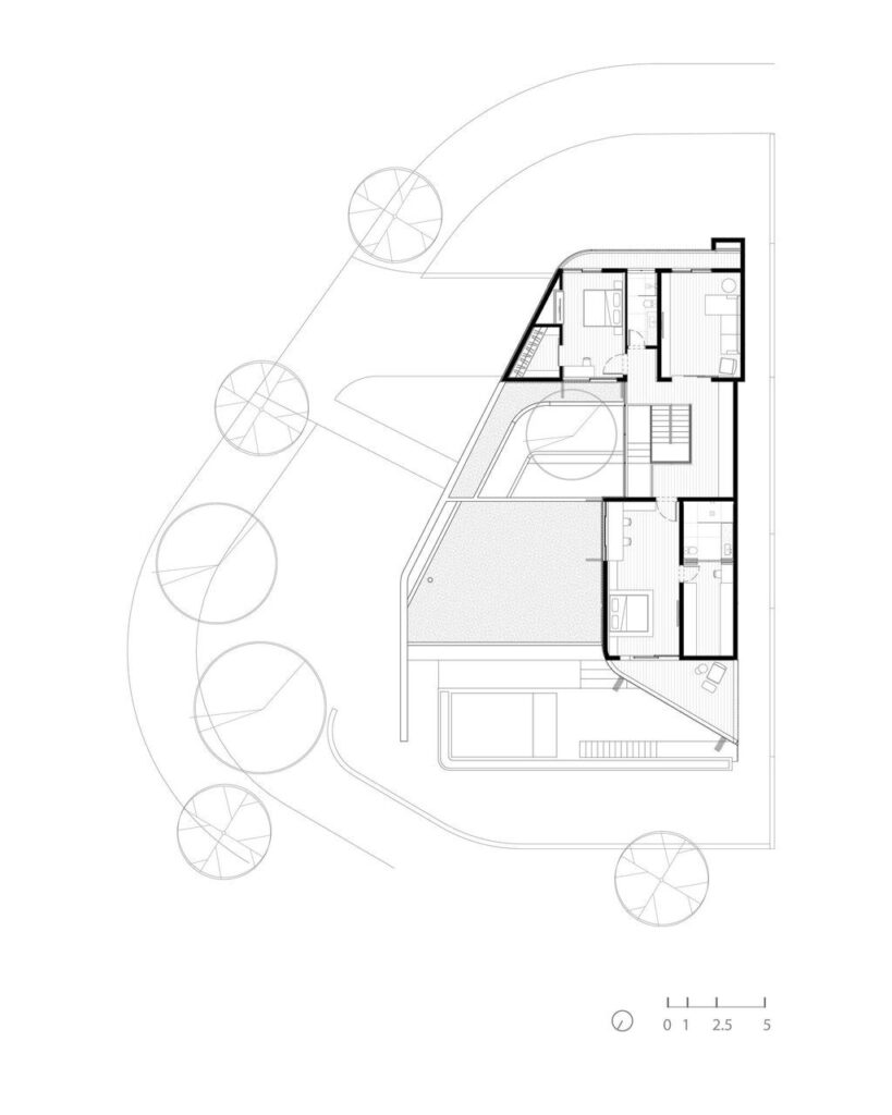 Axial House harmonious connection with surroundings by TAU Arquitetos 16