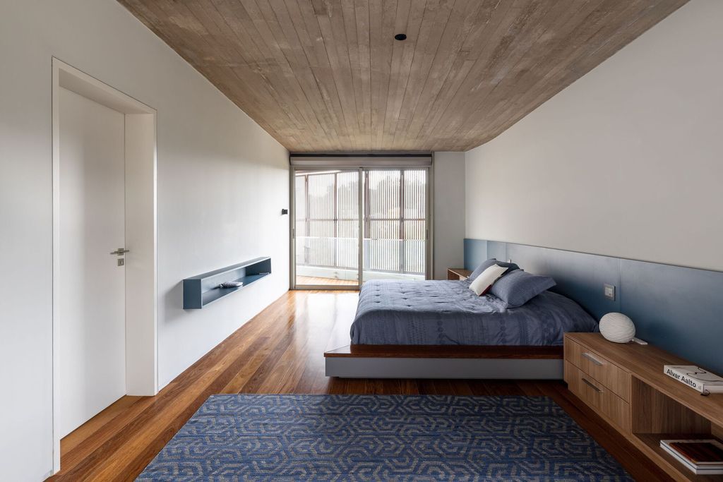 Axial House, harmonious connection with surroundings by TAU Arquitetos