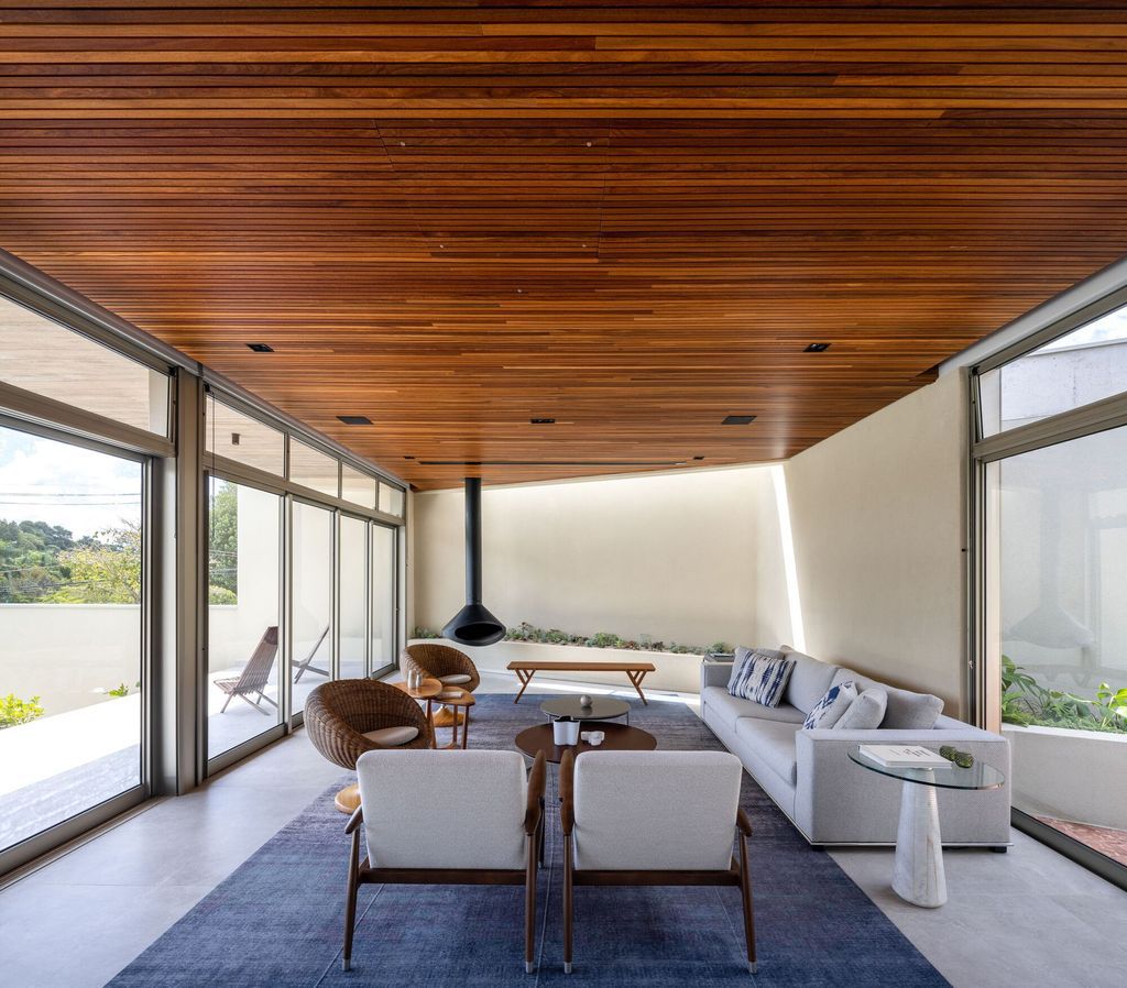 Axial House, harmonious connection with surroundings by TAU Arquitetos