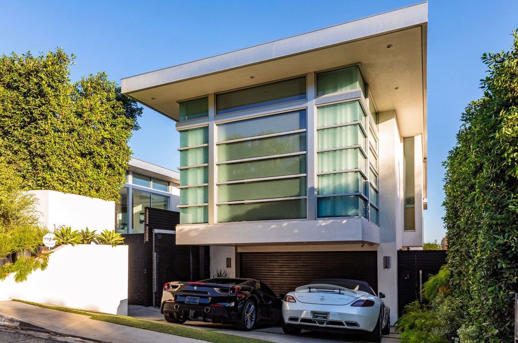 Blue Jay Way Residence showcase California lifestyle by McClean Design