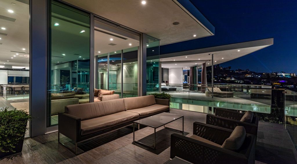 Blue Jay Way Residence showcase California lifestyle by McClean Design