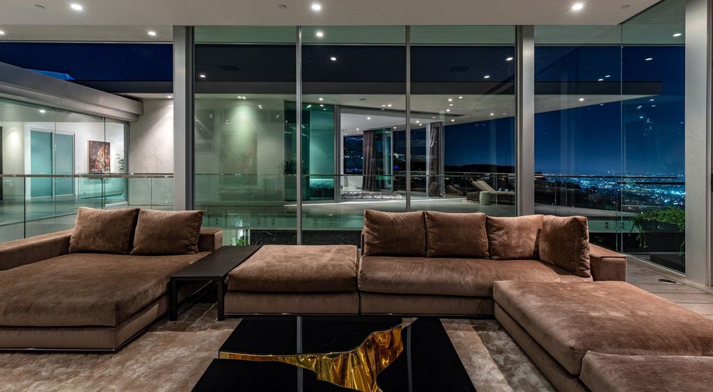Blue Jay Way Residence showcase California lifestyle by McClean Design