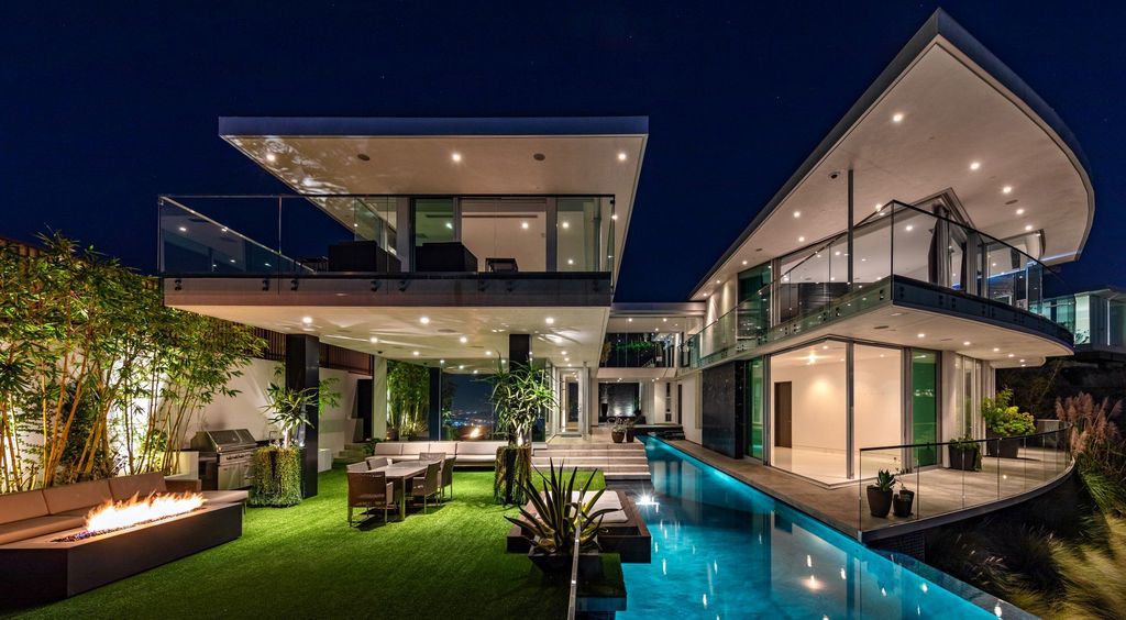 Blue Jay Way Residence showcase California lifestyle by McClean Design