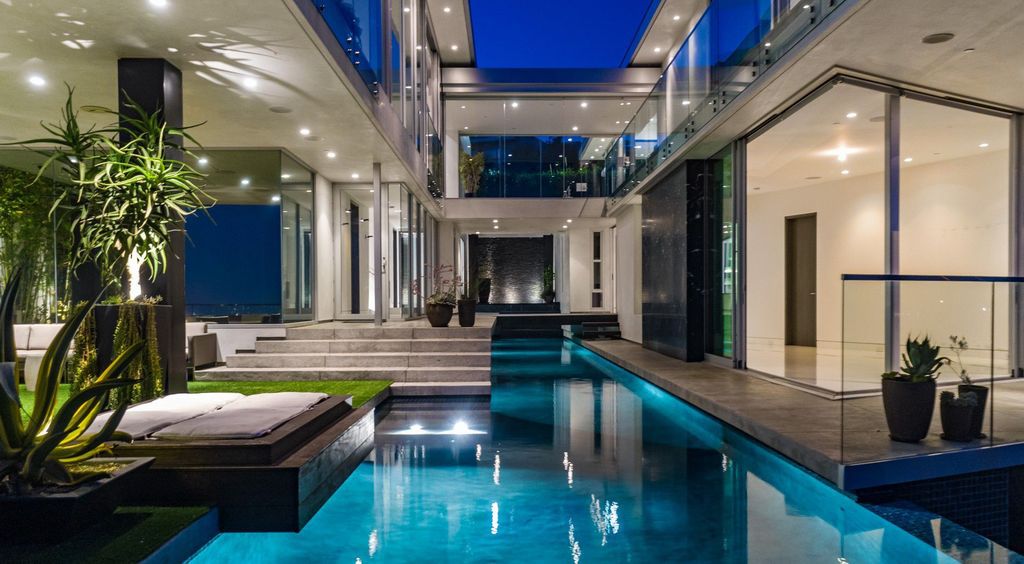Blue Jay Way Residence showcase California lifestyle by McClean Design