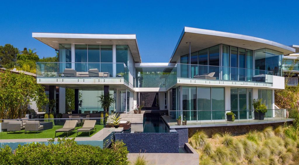 Blue Jay Way Residence showcase California lifestyle by McClean Design