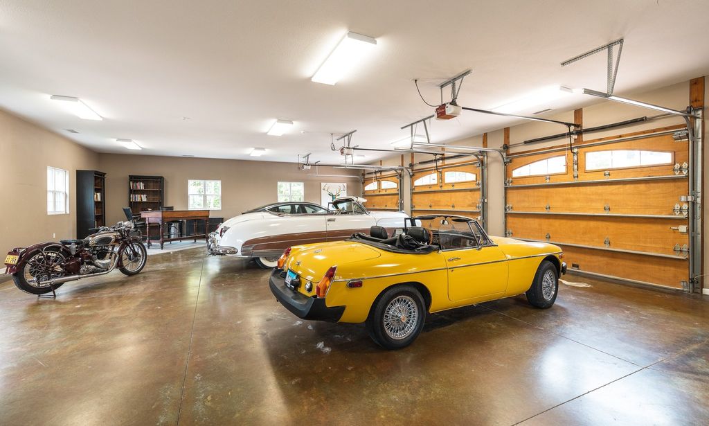 Breathtaking Estate with Stunning Views of the River in Alton, IL Asking $8.45M