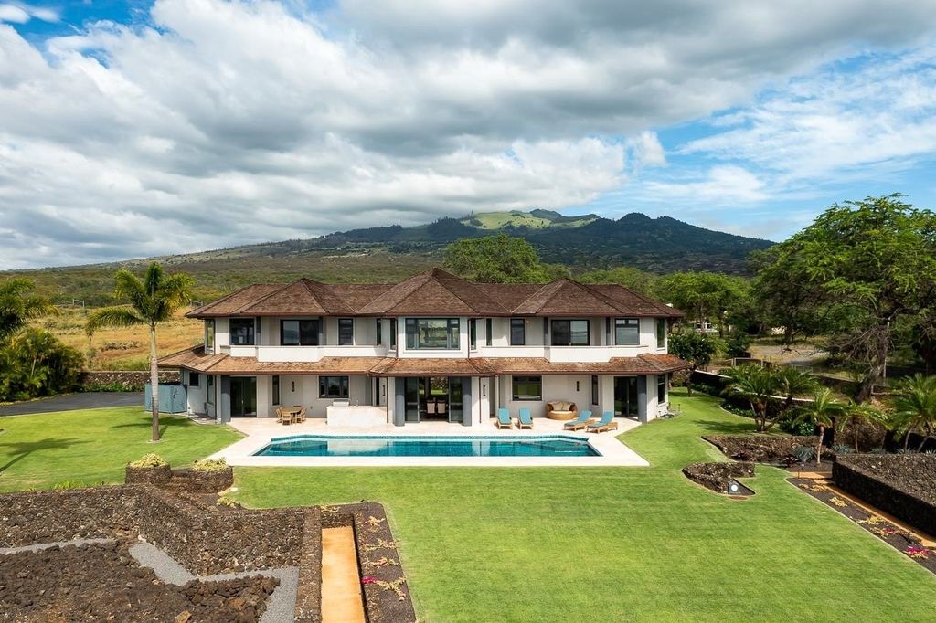 Breathtaking Estate with Unparalleled Views of Emerald and Turquoise Waters in Ahihi Bay, HI, Listed for $26.5M