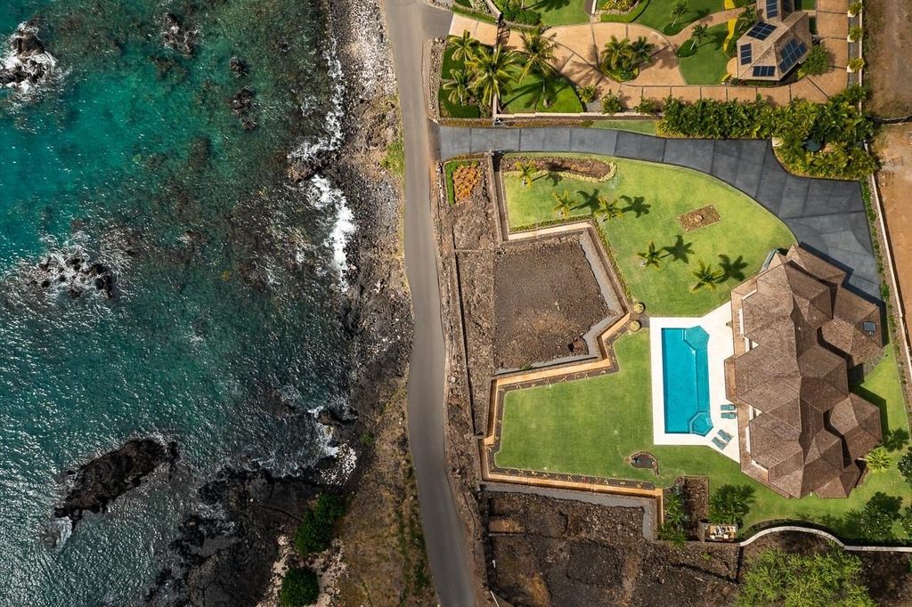 Breathtaking Estate with Unparalleled Views of Emerald and Turquoise Waters in Ahihi Bay, HI, Listed for $26.5M