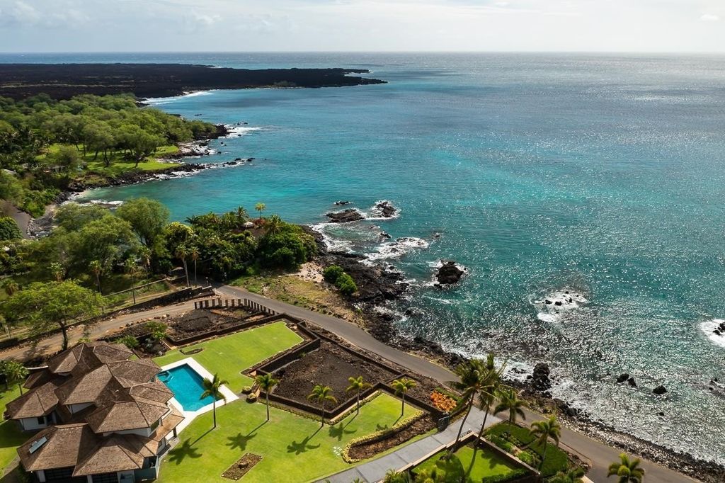Breathtaking Estate with Unparalleled Views of Emerald and Turquoise Waters in Ahihi Bay, HI, Listed for $26.5M