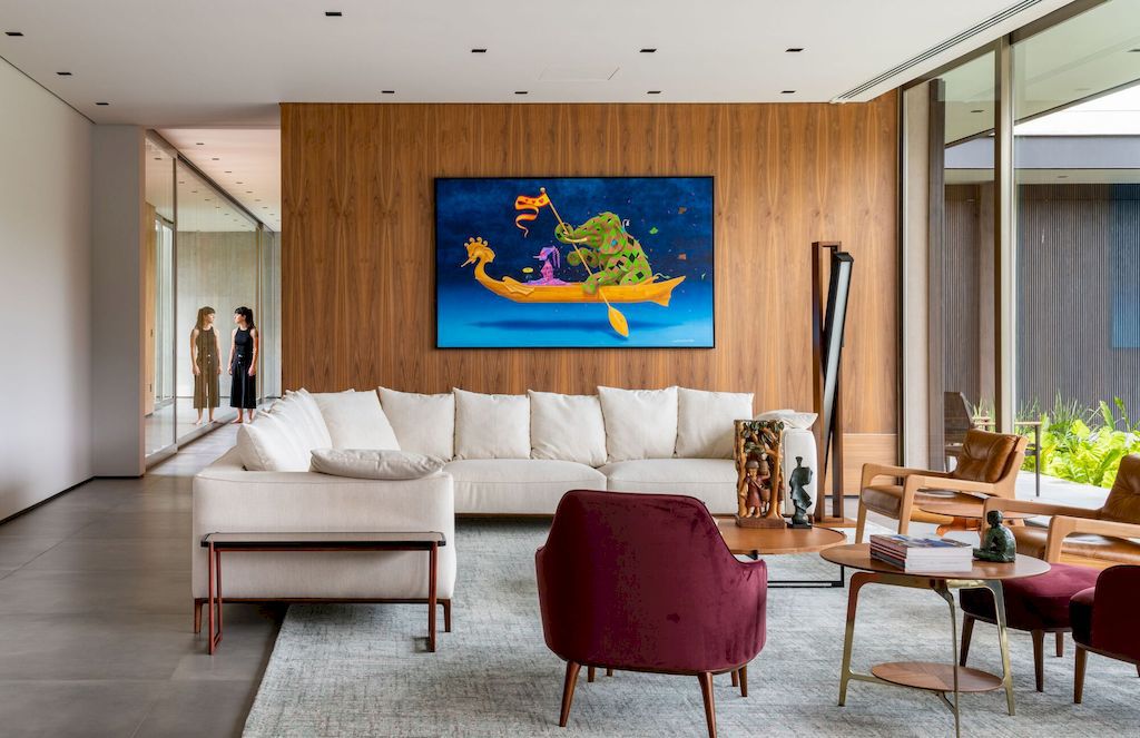 Casa La Dinda Offers Picturesque View by Alexandre Chaguri Arquitetura