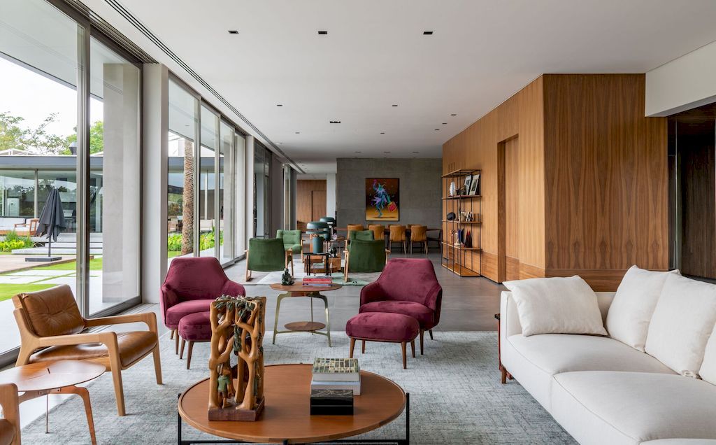 Casa La Dinda Offers Picturesque View by Alexandre Chaguri Arquitetura