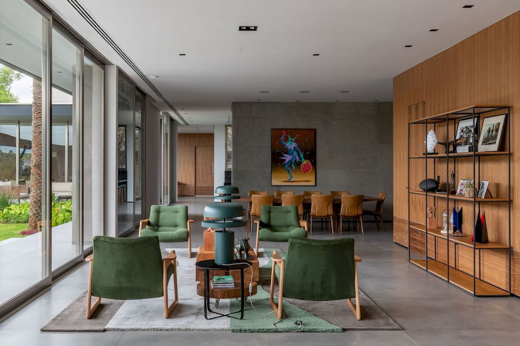 Casa La Dinda Offers Picturesque View by Alexandre Chaguri Arquitetura