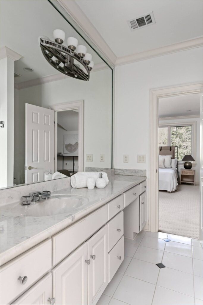 Elegant and Sophisticated Home in Nashville TN Asking 3 33