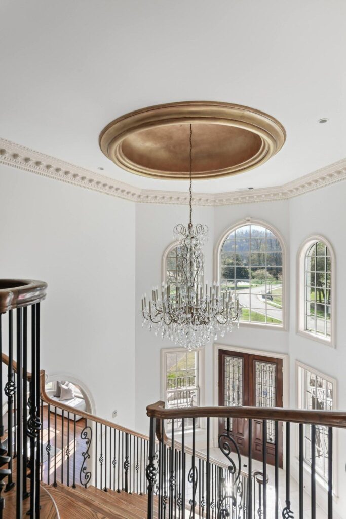 Elegant and Sophisticated Home in Nashville TN Asking 3 40