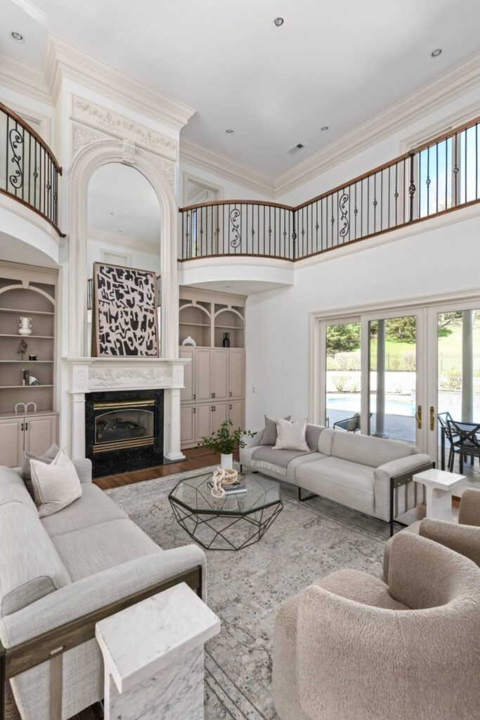 Elegant and Sophisticated Home in Nashville TN Asking 3 9