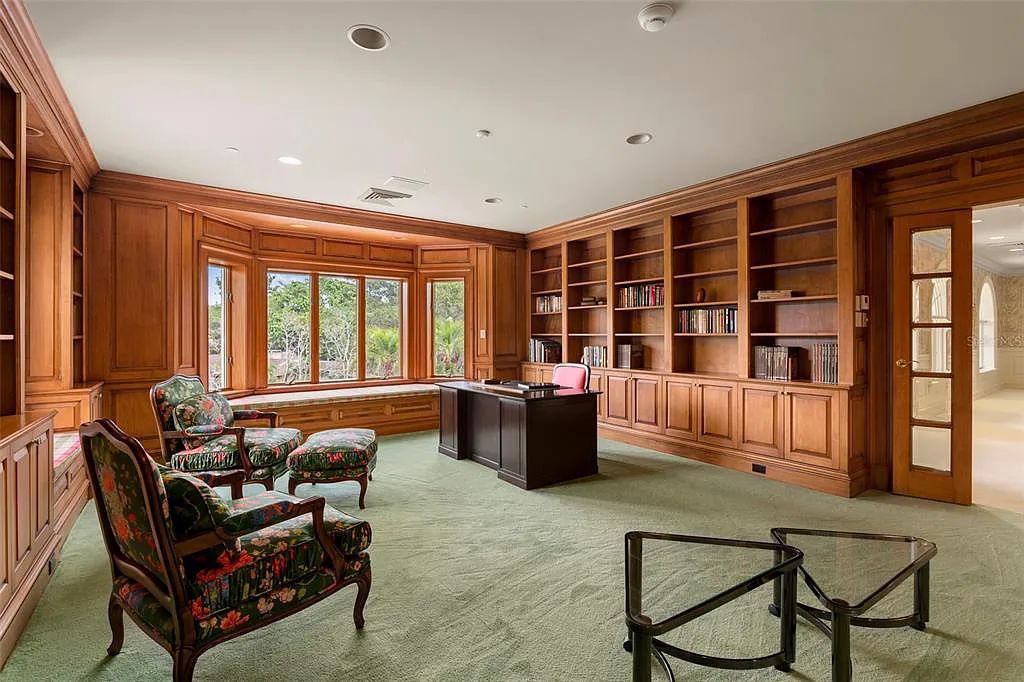 Discover 1405 Kimlira Lane, an exquisite Bayfront estate in Sarasota, Florida. Situated on 1.1 acres with 170 ft of shoreline, this 12,724 square feet masterpiece offers unparalleled luxury.