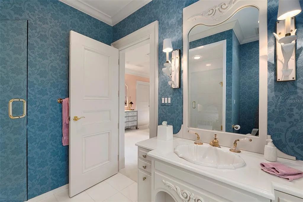 Discover 1405 Kimlira Lane, an exquisite Bayfront estate in Sarasota, Florida. Situated on 1.1 acres with 170 ft of shoreline, this 12,724 square feet masterpiece offers unparalleled luxury.