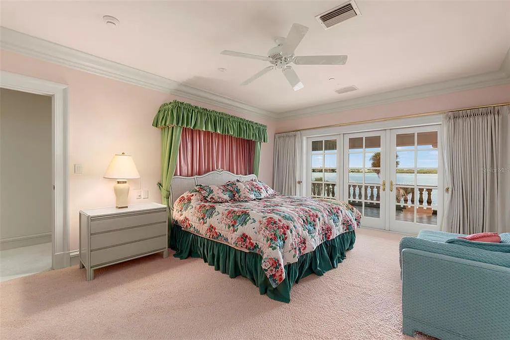 Discover 1405 Kimlira Lane, an exquisite Bayfront estate in Sarasota, Florida. Situated on 1.1 acres with 170 ft of shoreline, this 12,724 square feet masterpiece offers unparalleled luxury.