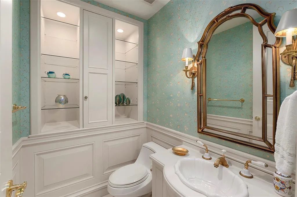 Discover 1405 Kimlira Lane, an exquisite Bayfront estate in Sarasota, Florida. Situated on 1.1 acres with 170 ft of shoreline, this 12,724 square feet masterpiece offers unparalleled luxury.