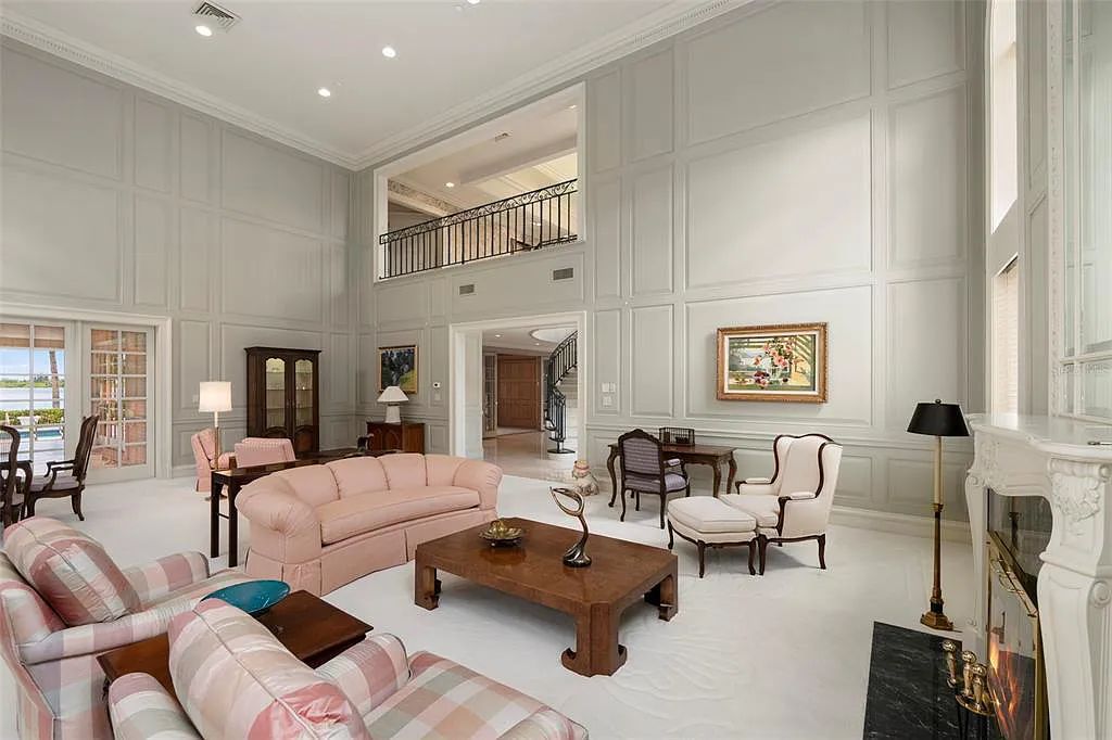 Discover 1405 Kimlira Lane, an exquisite Bayfront estate in Sarasota, Florida. Situated on 1.1 acres with 170 ft of shoreline, this 12,724 square feet masterpiece offers unparalleled luxury.