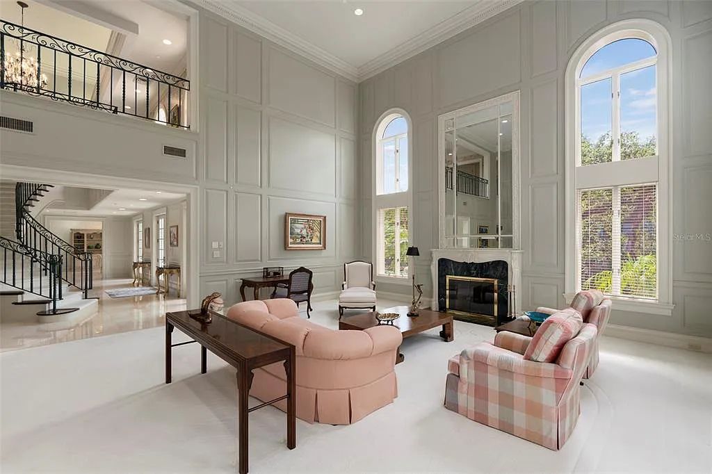 Discover 1405 Kimlira Lane, an exquisite Bayfront estate in Sarasota, Florida. Situated on 1.1 acres with 170 ft of shoreline, this 12,724 square feet masterpiece offers unparalleled luxury.