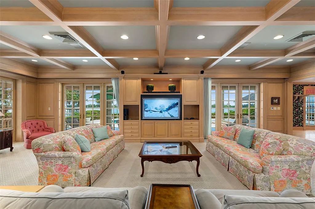 Discover 1405 Kimlira Lane, an exquisite Bayfront estate in Sarasota, Florida. Situated on 1.1 acres with 170 ft of shoreline, this 12,724 square feet masterpiece offers unparalleled luxury.