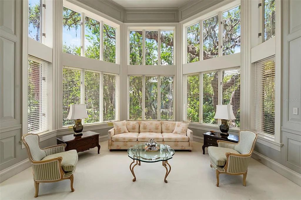 Discover 1405 Kimlira Lane, an exquisite Bayfront estate in Sarasota, Florida. Situated on 1.1 acres with 170 ft of shoreline, this 12,724 square feet masterpiece offers unparalleled luxury.