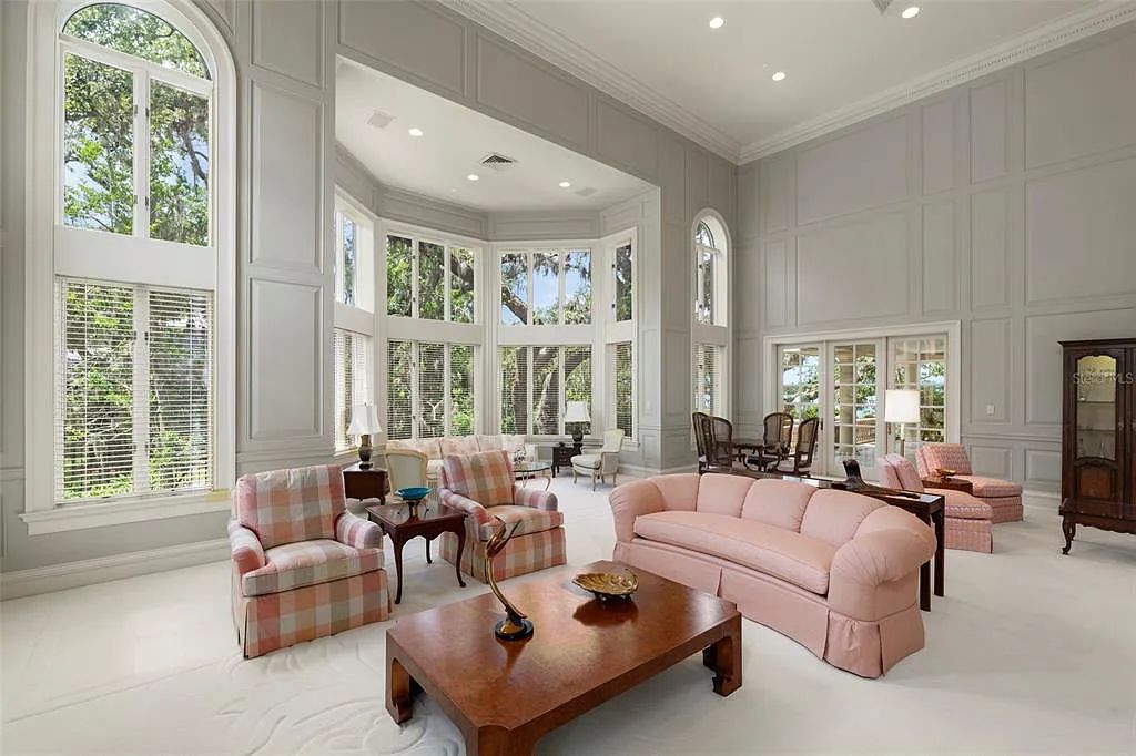 Discover 1405 Kimlira Lane, an exquisite Bayfront estate in Sarasota, Florida. Situated on 1.1 acres with 170 ft of shoreline, this 12,724 square feet masterpiece offers unparalleled luxury.