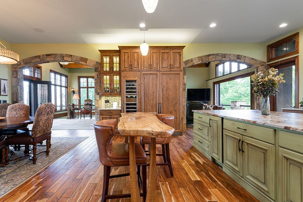 Hendersonville Retreat: Unparalleled Views and Exquisite Design Priced at $4.2 Million